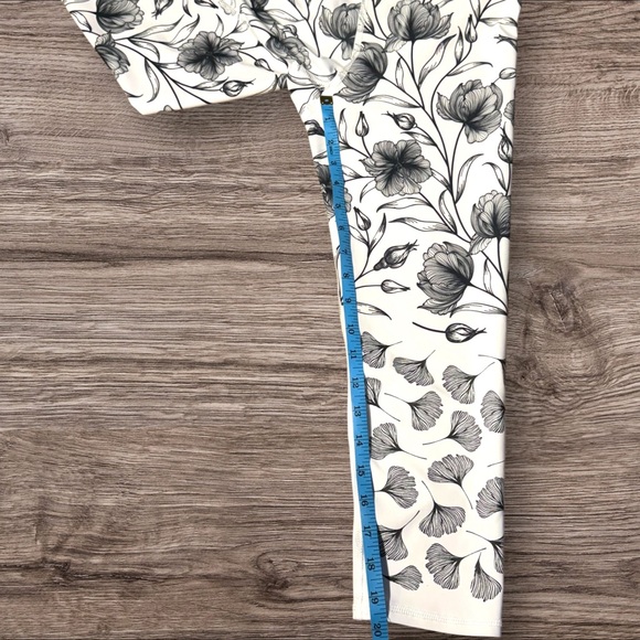 Evolution & Creation White Black Floral Print Leggings size M - Picture 6 of 8